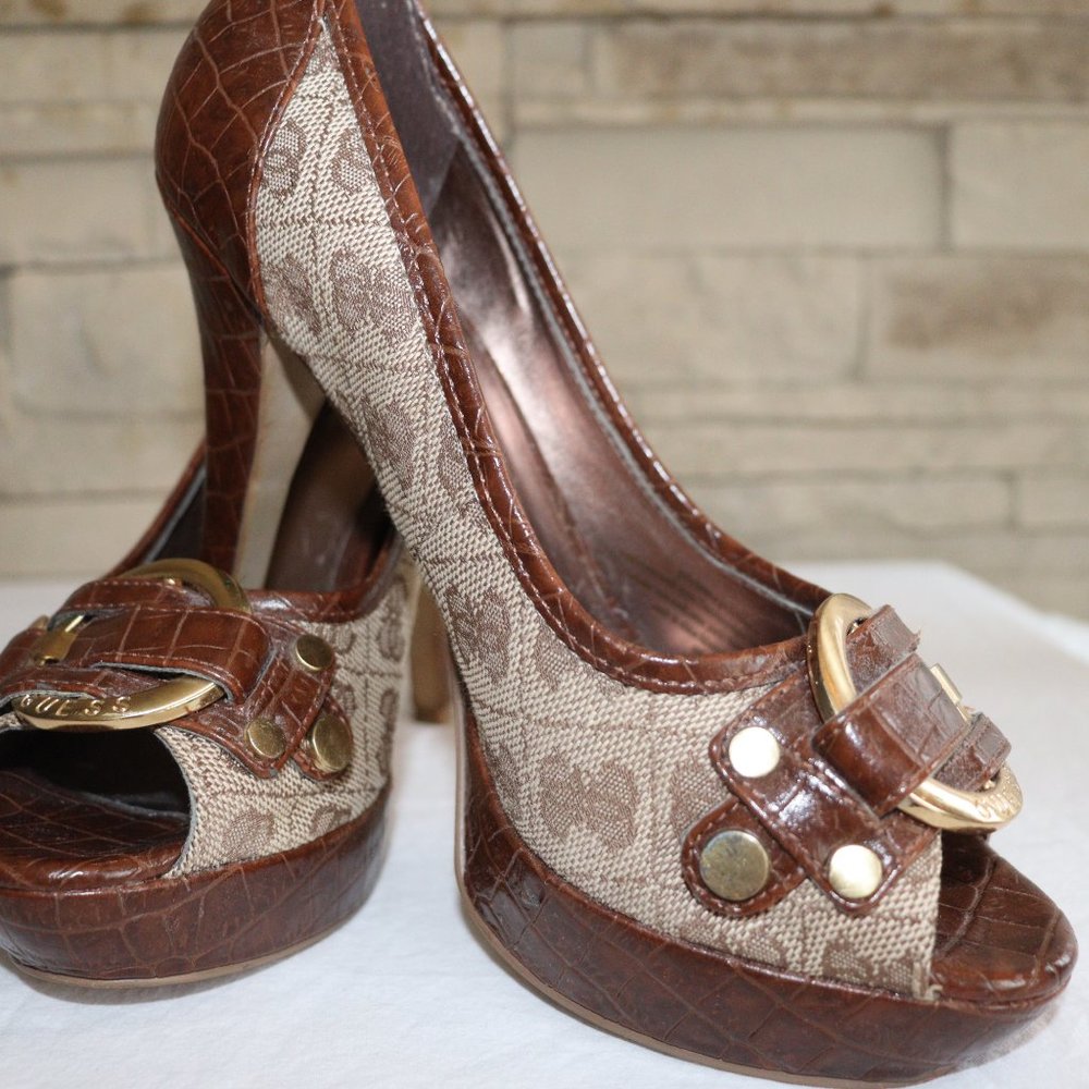 Guess Pumps - Picture 8 of 8
